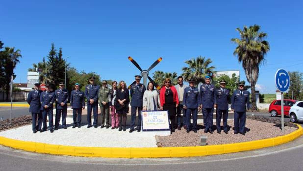 Espartinas ha inaugurado una rotonda en homenaje al Acuartelamiento de Tablada