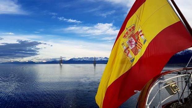 El Juan Sebastián de Elcano en el fin del mundo