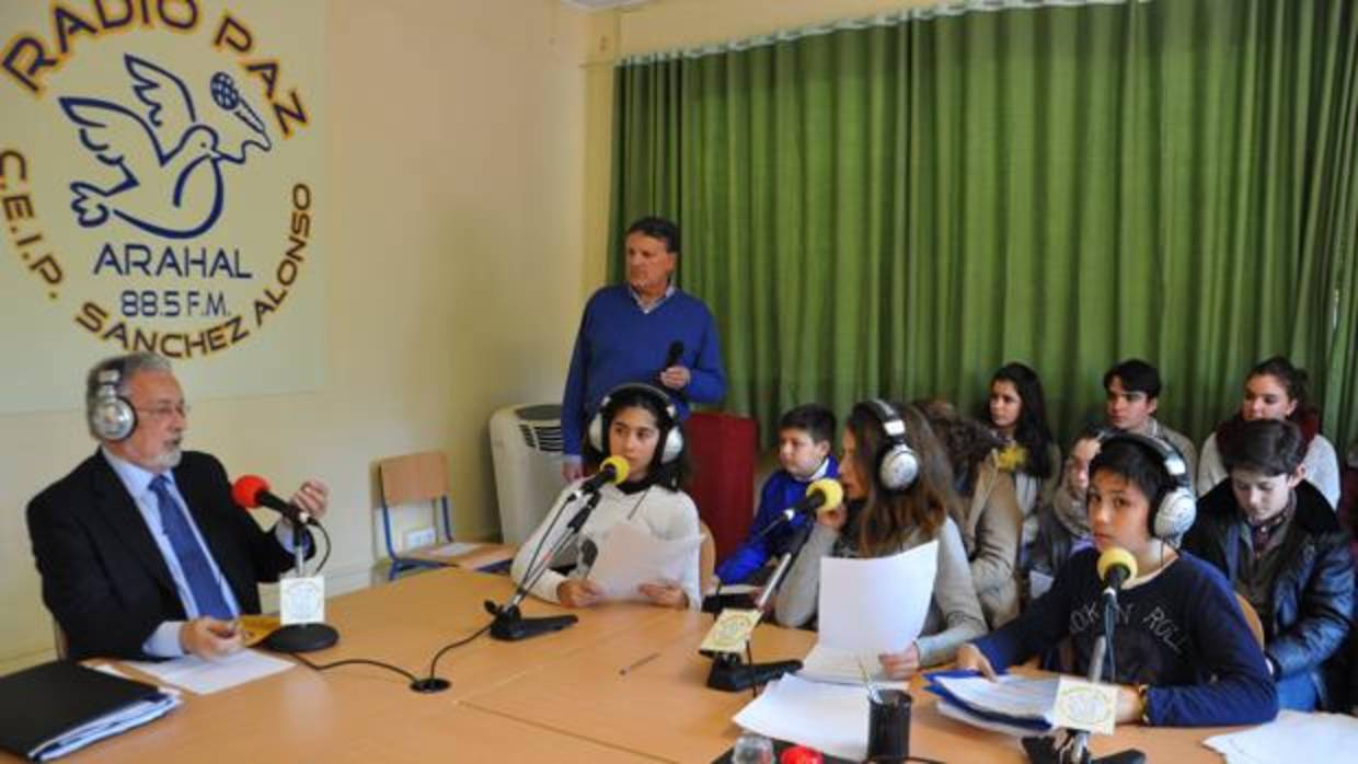 Los alumnos del colegio Sánchez Alonso entrevistan a Jesús Maeztu, Defensor del Pueblo Andaluz