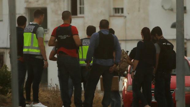 Libertad con cargos para los detenidos por la reyerta con armas en la Piñera