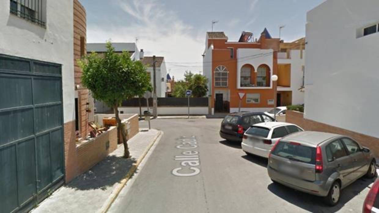 Intersección de las calles Cádiz y Granada de Castilleja de Guzmán donde se produjo el atropello del joven ciclista