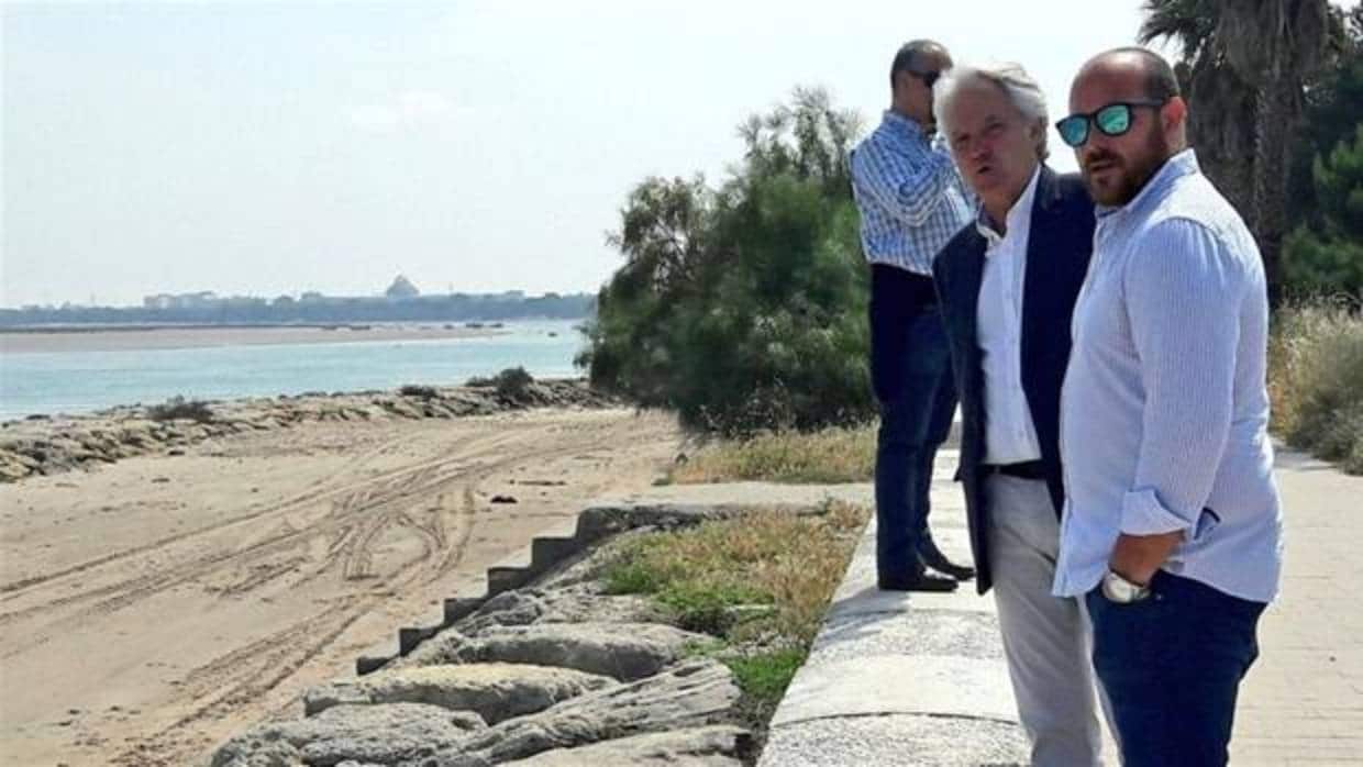 El subdelegado confía en que la regeneración de las playas «se hagan con la mayor celeridad»