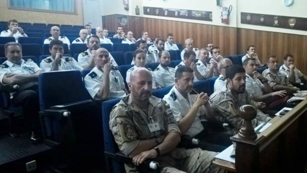 Imagen de algunos de los militares asistentes al seminario.