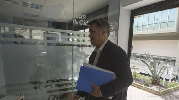 Kichi:«Estamos estudiando medidas legales por los dispendios en Aguas»