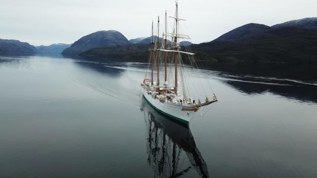 Así ha cruzado el Juan Sebastián de Elcano los canales patagónicos