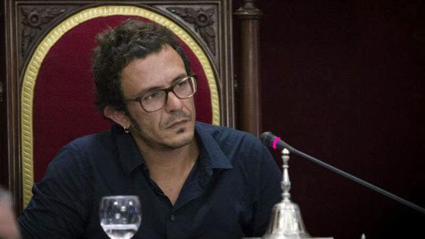 El PP pide explicaciones al alcalde sobre los pagos a ponentes afines a Podemos.