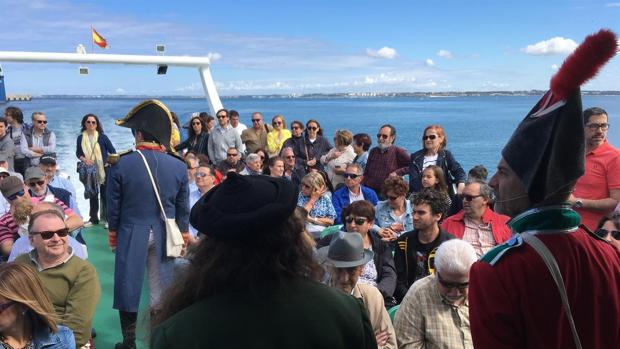 Más de 800 personas participaron este sábado en la IV Jornada de Puertas Abiertas del Puerto de Cádiz