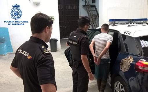 Detenido el acusado de seis robos en Jerez que se enfrentó a un policía con un cuchillo