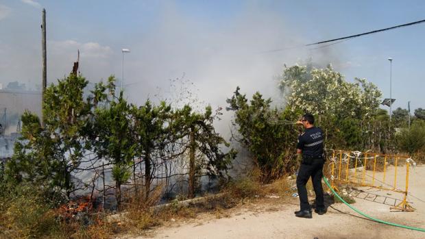 La falta de efectivos impide acudir a los bomberos del Aljarafe a dos intervenciones con la llegada de la calor