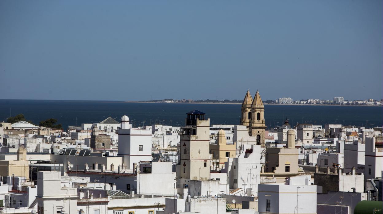 La Junta de Andalucía desea intervenir en las fincas deterioradas del casco antiguo de Cádiz.
