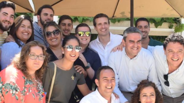 Casado trae su mensaje de «ilusión, renovación y unidad» a Vejer