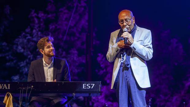 El Pele y «Moncho» destacaron en la noche del flamenco en Utrera