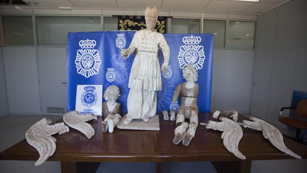 La Policía lleva al Museo de Cádiz las esculturas recuperadas en San Fernando