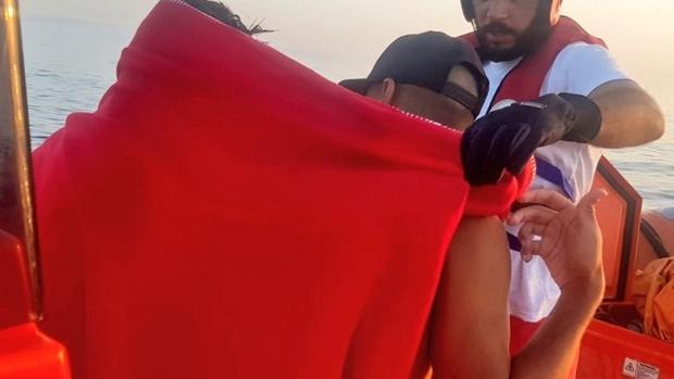 Trasladan a Algeciras a cien menores rescatados en el Estrecho