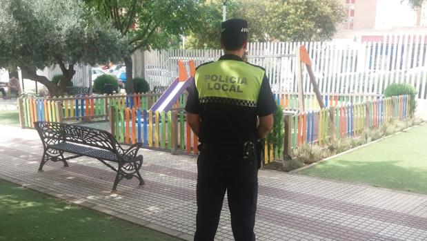 Detenido un vecino de Castilleja de la Cuesta cuando mostraba sus genitales a unos niños en un parque