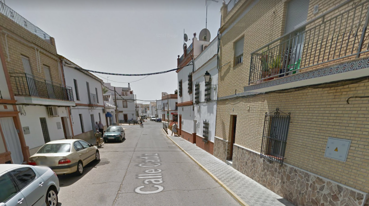 Calle Cádiz de la localidad sevillana de Alcolea del Río, donde se produjeron los hechos