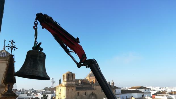 La espectacular bajada de las campanas de Santa María de Carmona