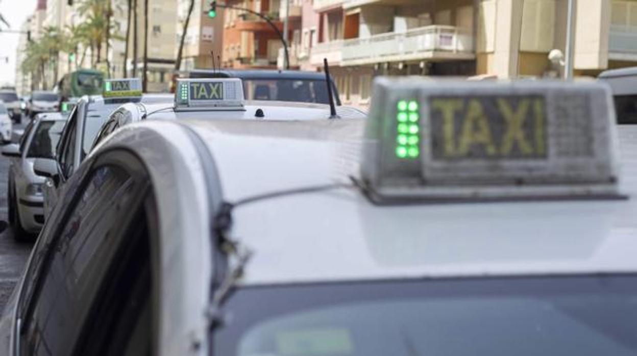 Cádiz también se sumará a la huelga del taxi