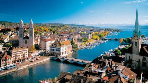 Zurich mezcla edificios históricos con tintes modernos