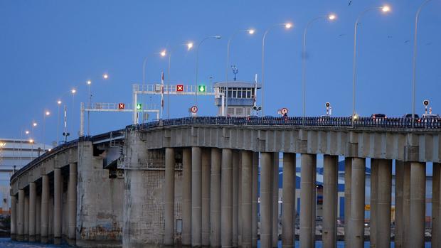 Se salta un control y huye a toda velocidad de la Policía desde Cádiz hasta Jerez
