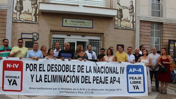 Los Palacios clama contra los retrasos en las obras de la N-IV