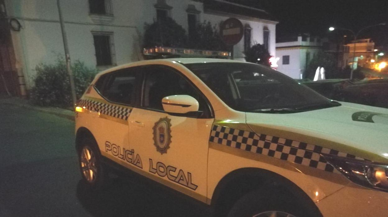 Un coche patrulla de la Policía Local de Carmona