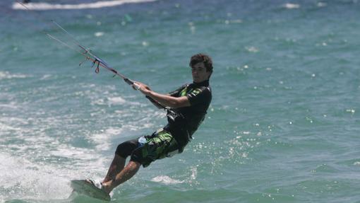 El Balneario acoge amantes del surf, kite surf y windsurf