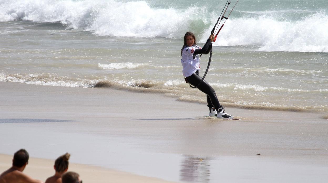 Cádiz cuenta con numerosas playas donde se puede disfrutar del suf