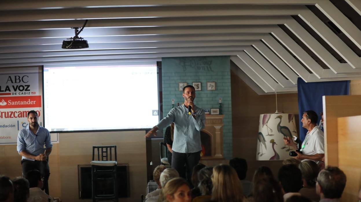 We are seekers explica su proyecto en el club El Buzo