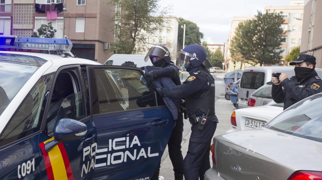 La espiral de la droga y la delincuencia que rompe la paz vecinal en Cádiz