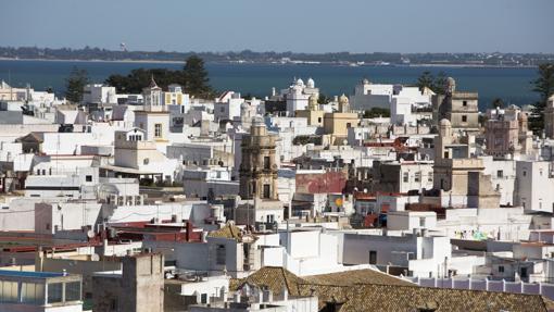 Vistas desde la Catedral de Cádiz, de los pocos lugares desde donde se puede atisbar la Bella Escondida.