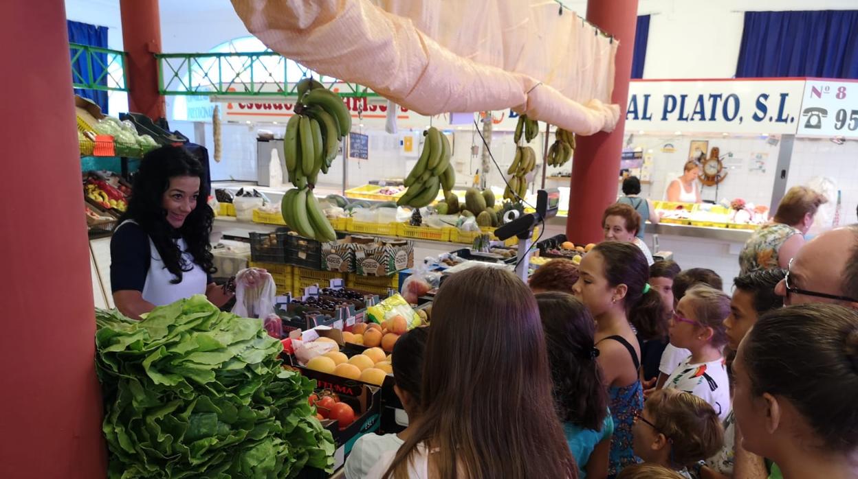 Visita a la plaza de abastos de La Venta en Arahal