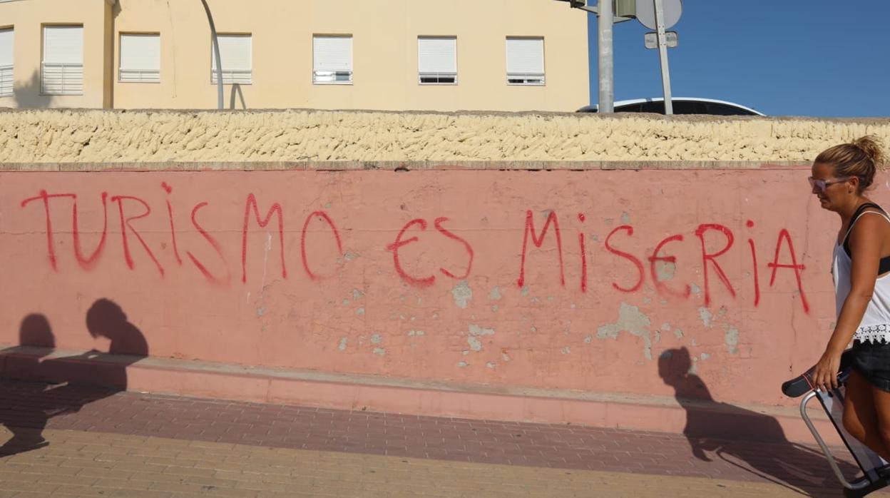 La &#039;turismofobia&#039; se estrena en Cádiz