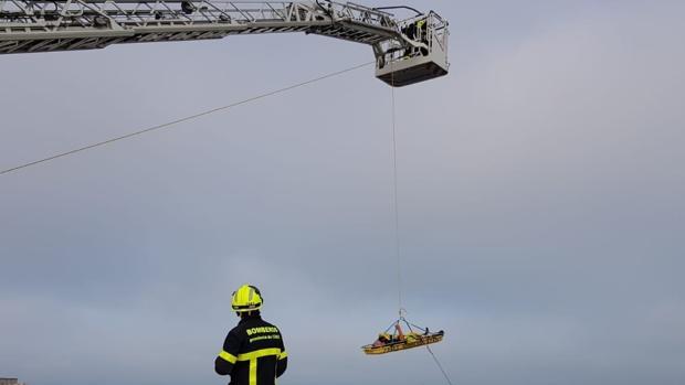 Herido un menor tras caerse por los bloques del espigón de la Punta San Felipe, en Cádiz