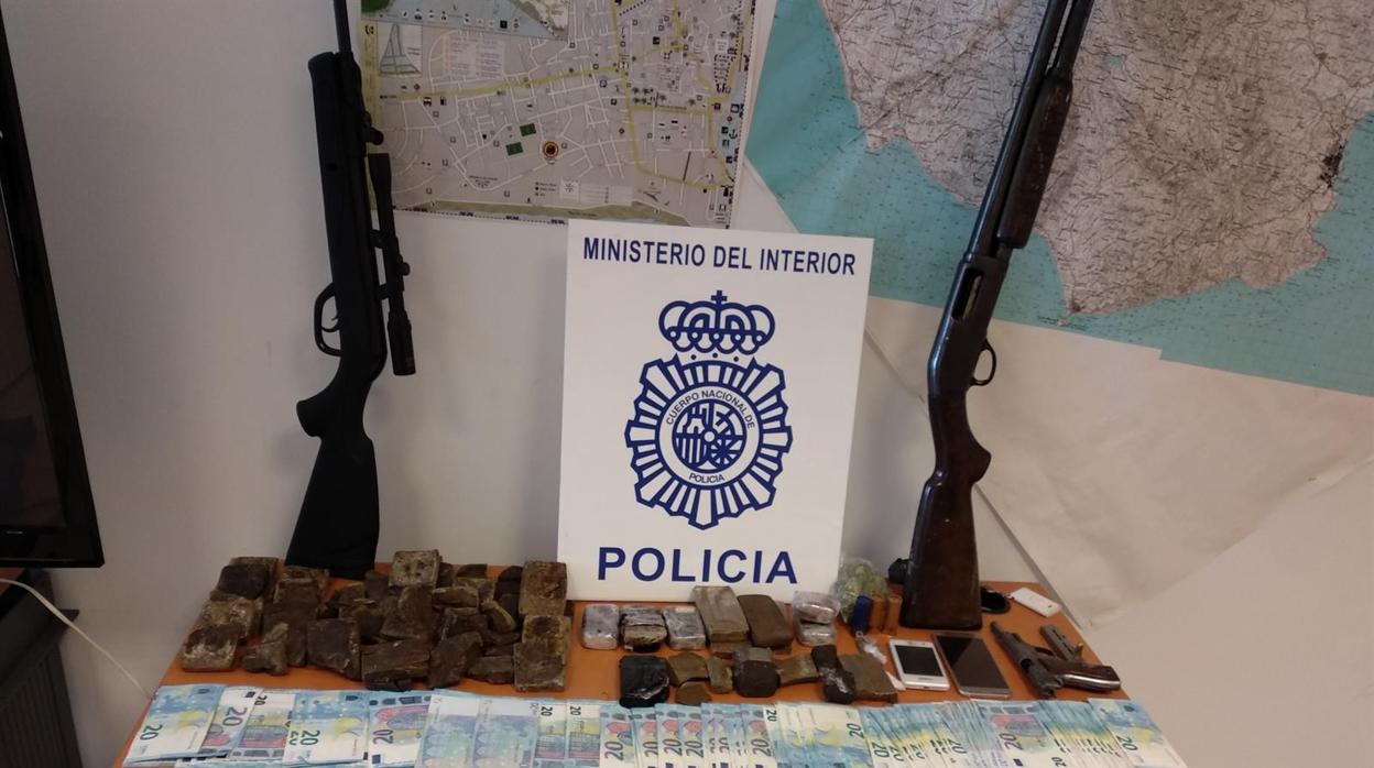 Tres detenidos en La Línea con droga y dos armas de fuego