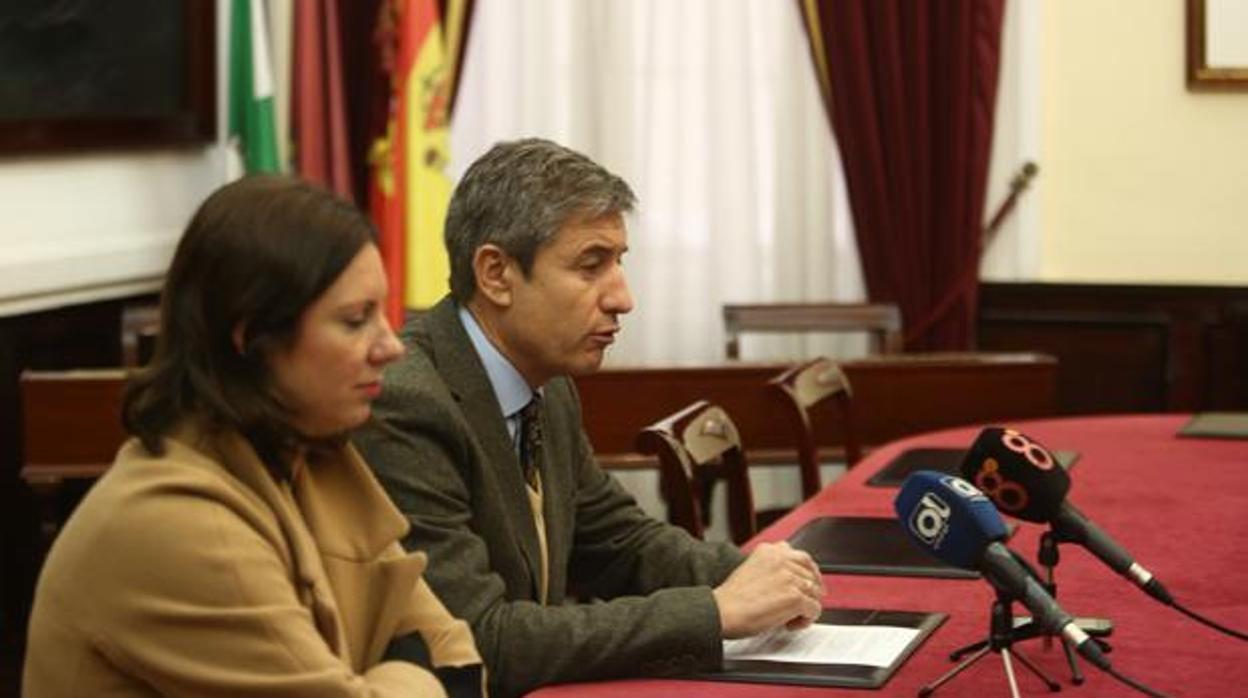 Juan Manuel Pérez Dorao y María Fernández-Trujillo, concejales de Ciudadanos en el Ayuntamiento de Cádiz