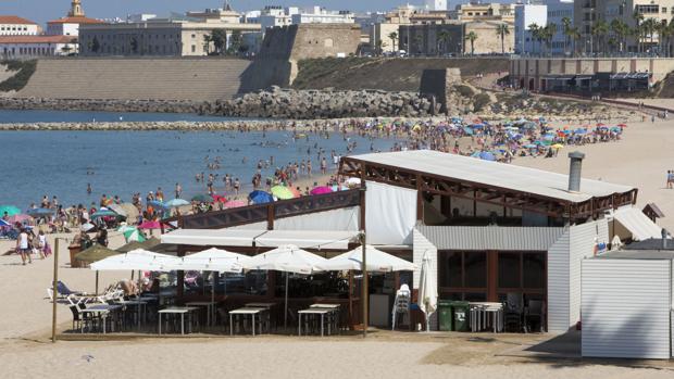 Empresarios de los chiringuitos anuncian medidas contra el Ayuntamiento por la «inseguridad jurídica»