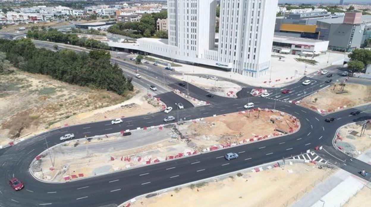 La glorieta de acceso a la Ronda Urbana Sur de Mairena del Aljarafe ya está abierta con tres carriles