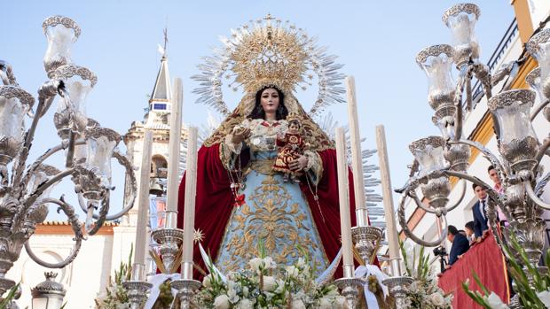 La Puebla del Río se viste de gala para la procesión de su patrona