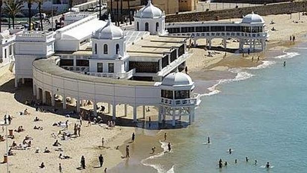 La playa de la Victoria y La Caleta renuevan la marca Q de Calidad Turística