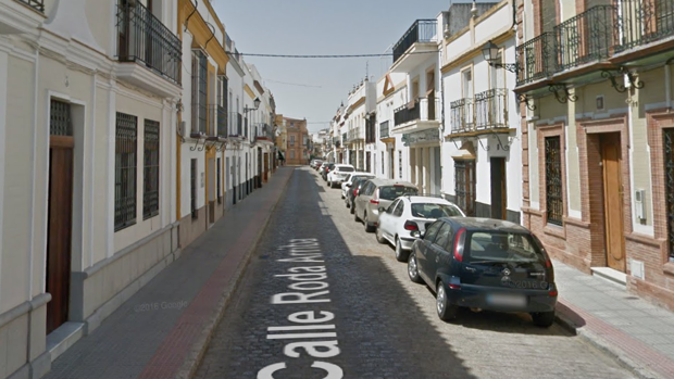 La Policía Local identifica a tres individuos tras robarle el bolso a una anciana del interior de su vivienda