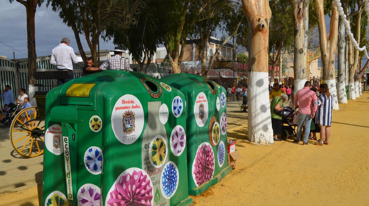 Las calles del recinto ferial de Utrera se han llenado de estos curiosos contenedores