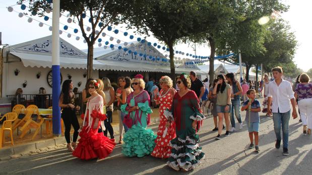 La Feria de septiembre de Écija, una de las más antiguas de la provincia, cuelga el cartel de completo