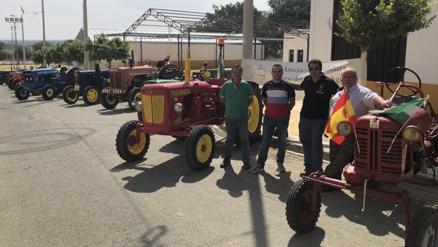 Tractores de época en Arahal