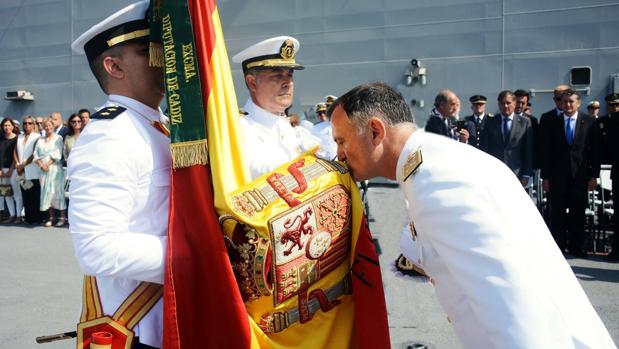 La Armada despide en la base de Rota al almirante de la Flota Juan Rodríguez Garat