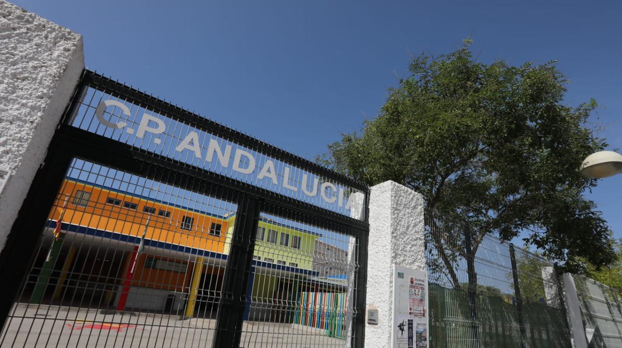 Las dependencias del colegio Andalucía de la capital gaditana, que sufre las altas temperaturas de estos días