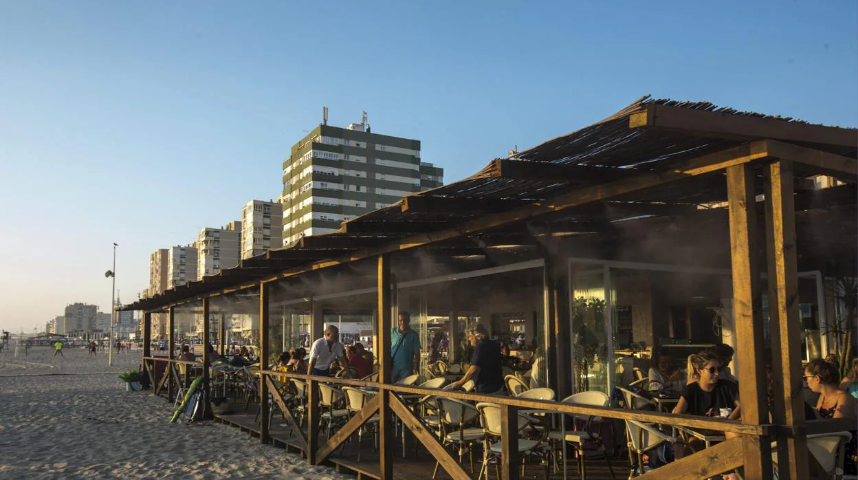 Los chiringuitos de Cádiz, aún pendientes de si podrán abrir durante los meses de invierno