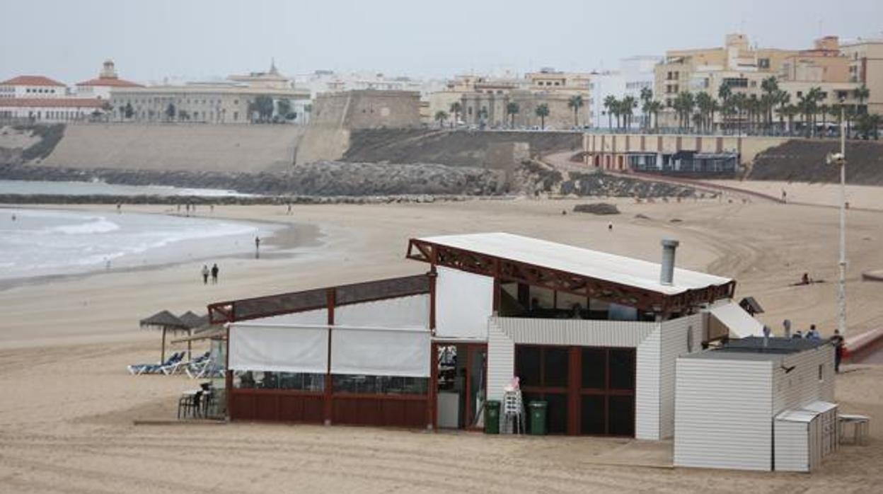 Uno de los chiringuitos de las playas de Cádiz