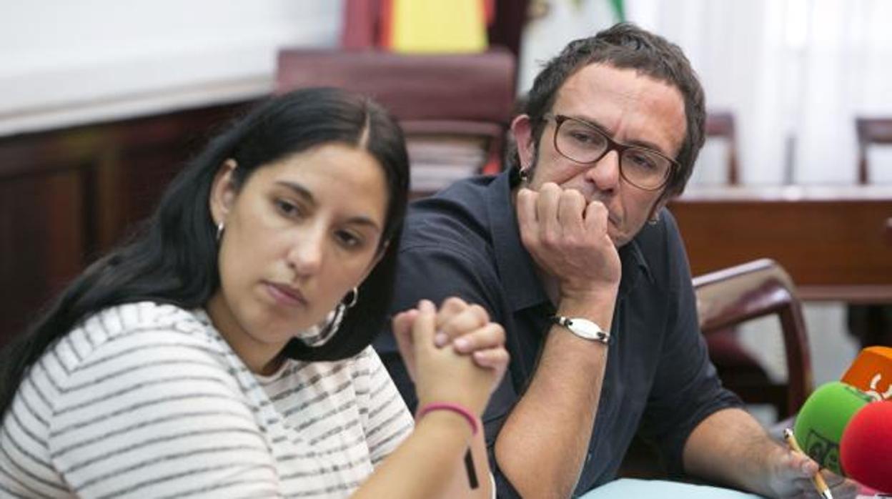 La concejala de Servicios Sociales, Ana Fernández (izqda.) y el alcalde, José María González están en el punto de mira de CCOO.