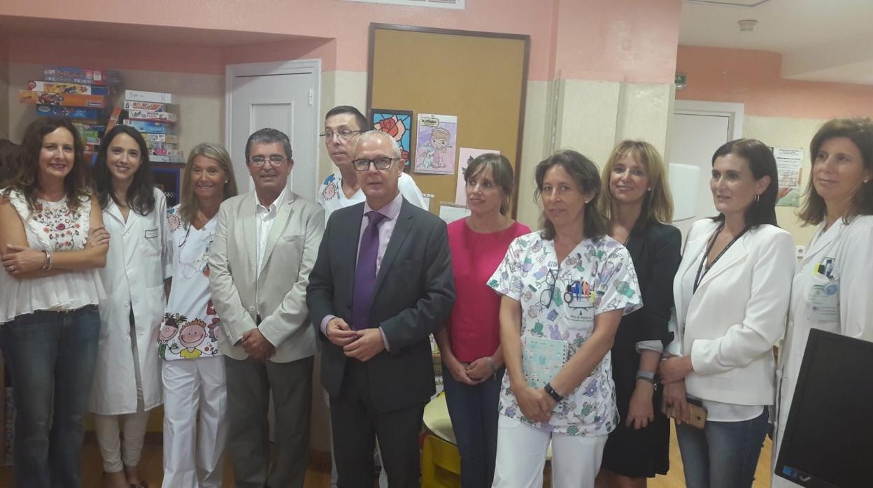 Palma, Herrera y Belizón, con los profesores de los hospitales.